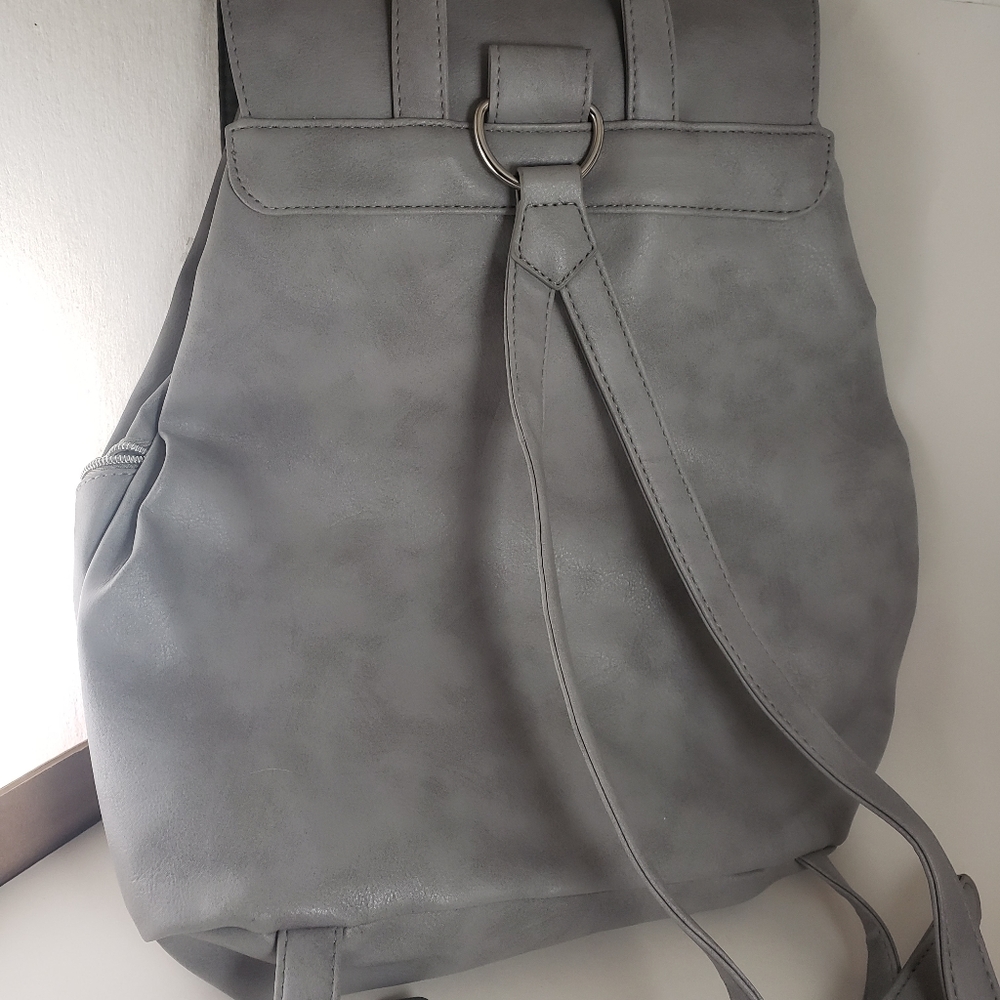 Silver Backpack - Picture 5 of 8